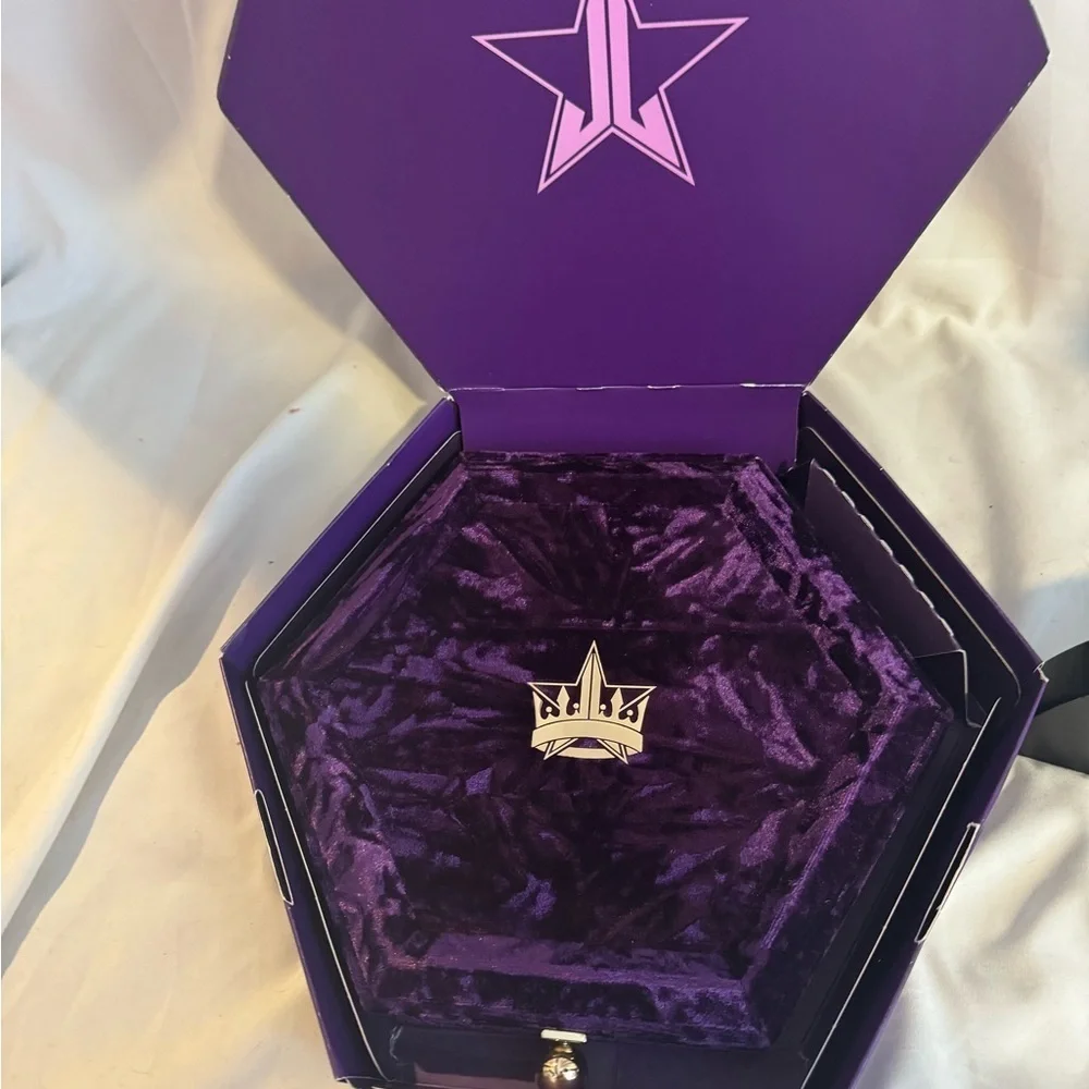 Jeffree Star Blood Lust eyeshadow Palette